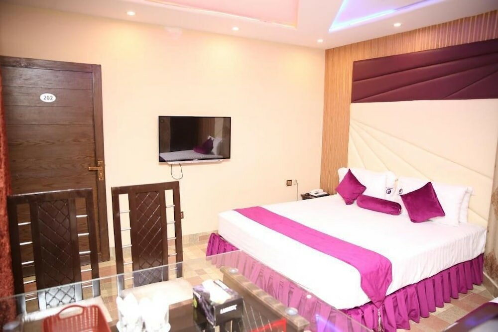 Фото Premier Inn Gulberg Lahore