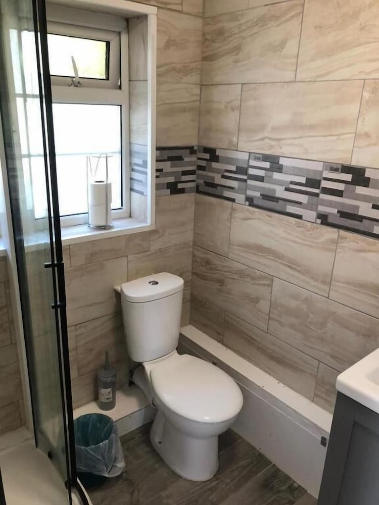 Фото Featherstone Court