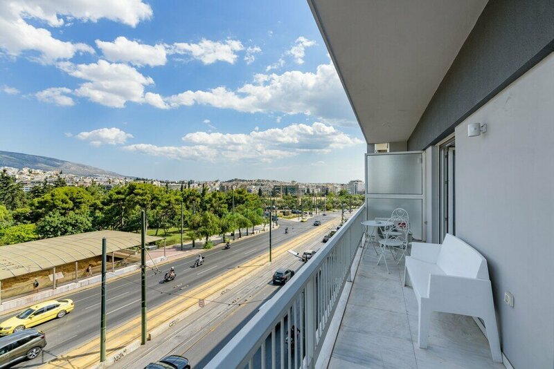 Гостиница Lush Emerald apt in the heart of Athens в Афинах