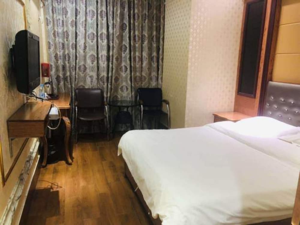 Фото Yimi Hotel Xichang Metro Station Branch