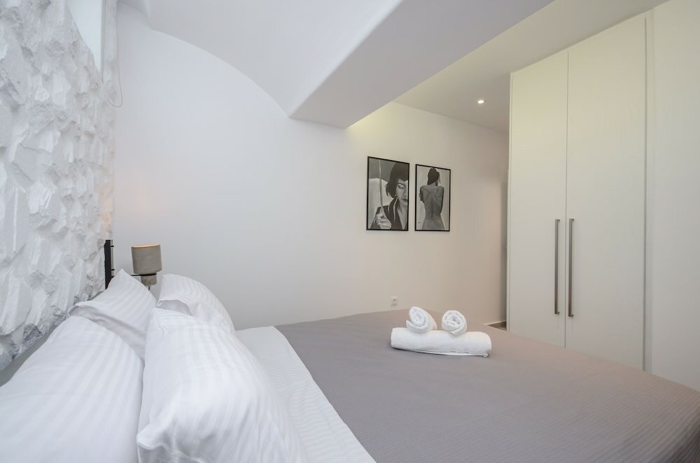 Фото Elegant Apartments