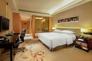 Hilton Guangzhou Baiyun (Guangdong Province, Sub-provincial city Guangzhou, Line 2, Baiyun Park metro station), hotel