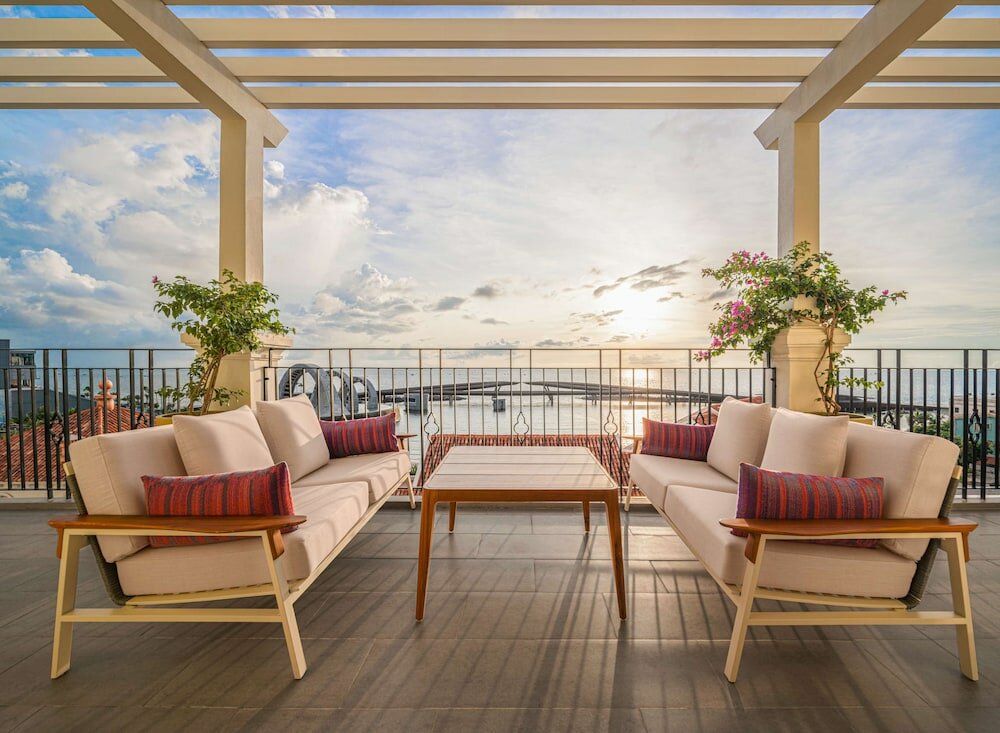 Фото La Festa Phu Quoc Curio Collection by Hilton