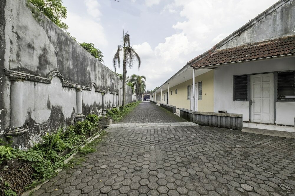 Фото Super Oyo 2346 Hotel Padjadjaran 1