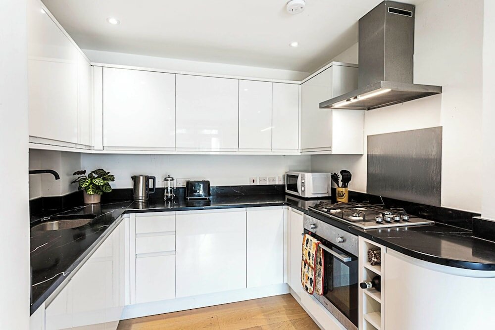 Фото Kensington Retreat With Private Patio