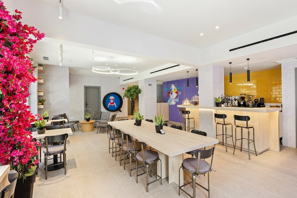 Фото The Q Hotel