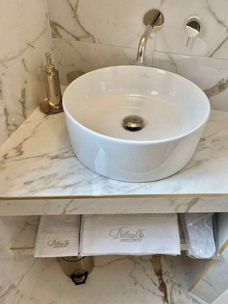 Фото Bellagio Luxury Suites Apartments