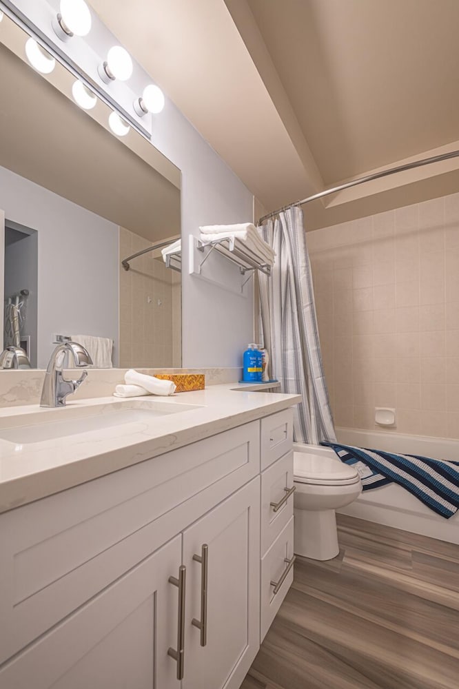 Фото 4 Bedrooms Suite - Group of Families