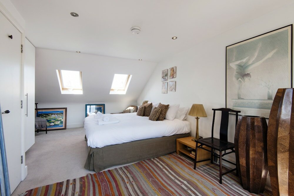 Фото Exquisite East Acton Home Close to Shepherds Bush by Underthedoormat