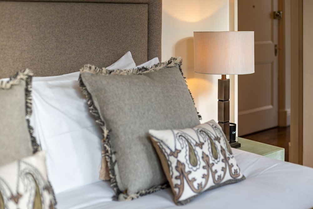 Фото Grosvenor Gardens by Capital