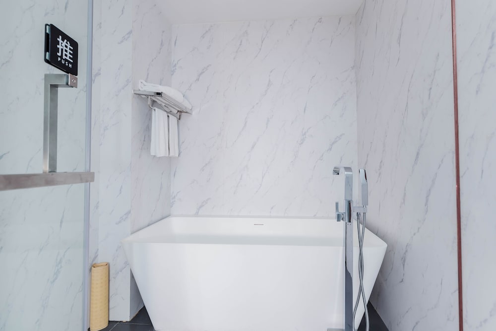 Фото H'Elite Hotel