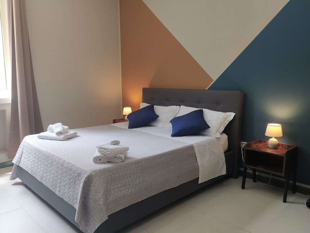 Фото Royal Rooms Station Napoli