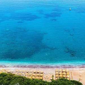 отель Perios Beach House