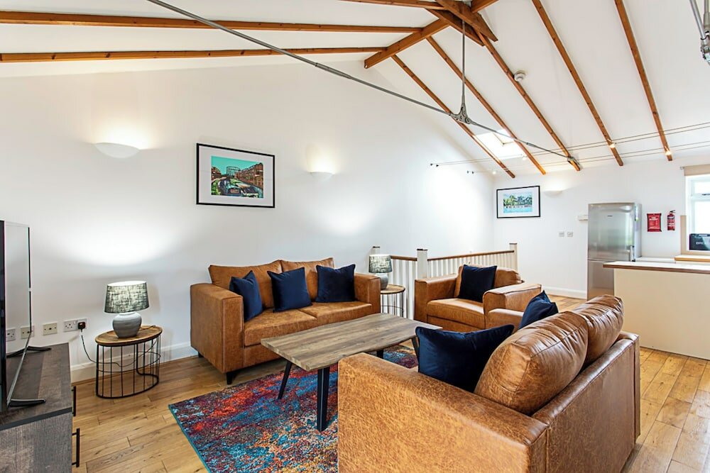 Фото Light and Airy Upside Down House in Boho Hackney