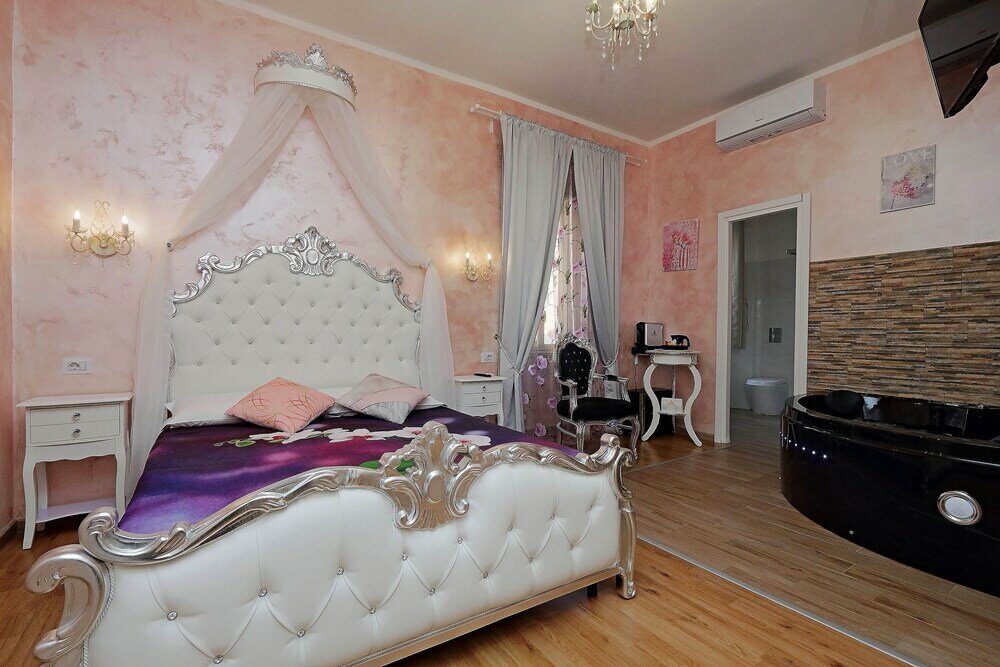 Фото Chilling Hot Tub Suite