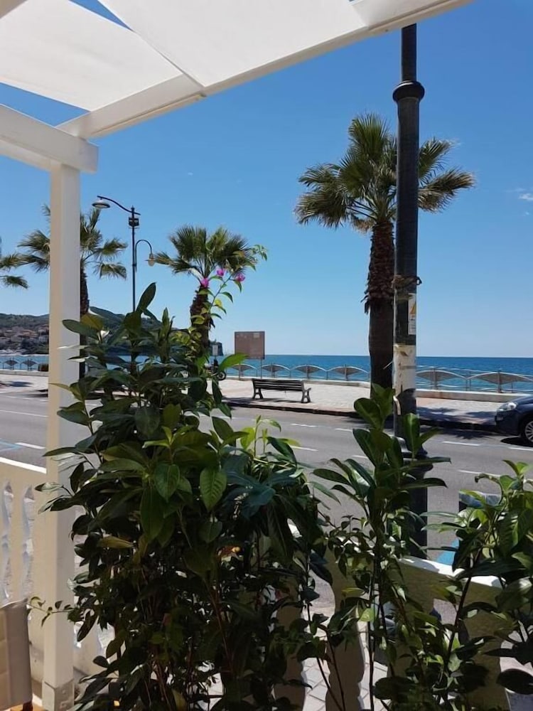 Фото Break For Two