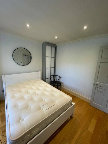 Гостиница Stylish 2bd Maisonette - 5 Mins to Hampstead Heath в Лондоне