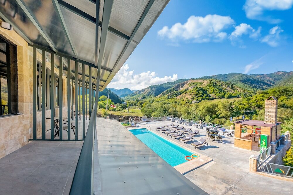 Фото Solo Grand Boshuri Hotel