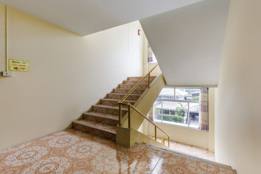 Фото Oyo 75356 Thipsiri Lodge