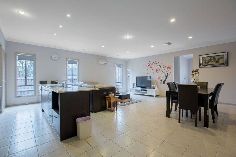 Фото Gorgeous 4br Home in Point Cook