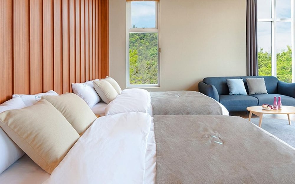 Фото Yeosu Marine Terrace Poolvilla