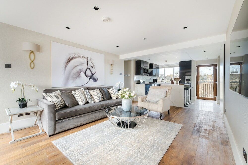 Фото Luxury 3 Bedrooms Flat in Central London
