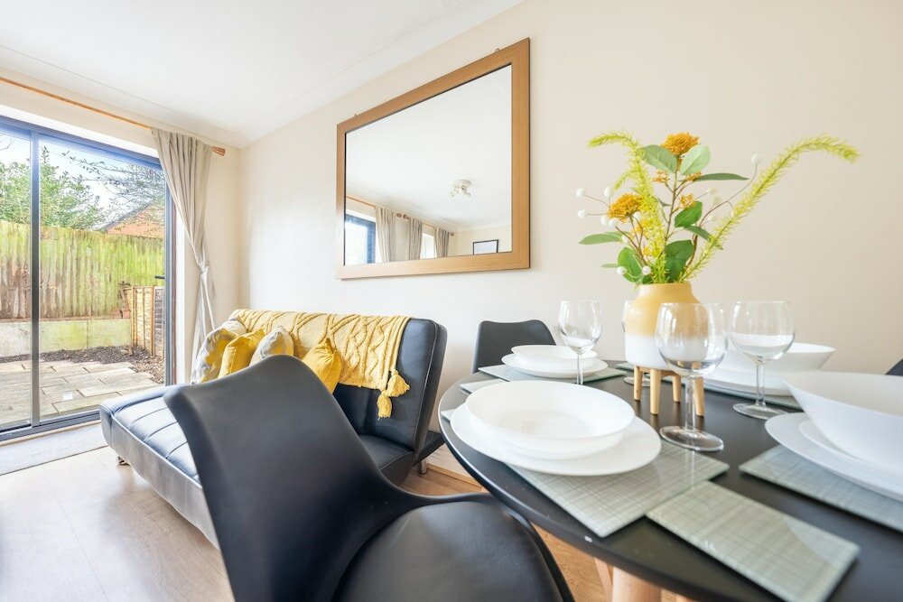 Фото Pierocks Wickets Luxury Entire House, Free Parking and Wi-fi in Maidenhead