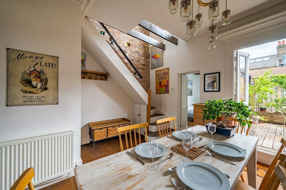 Фото Charming Home With Roof Terrace in East London by Underthedoormat