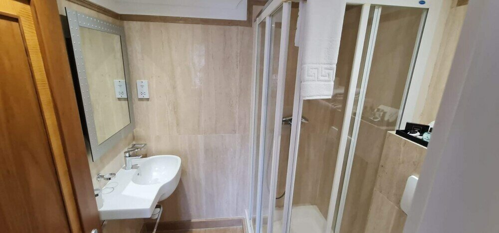 Фото Stunning Rare Soho Gem