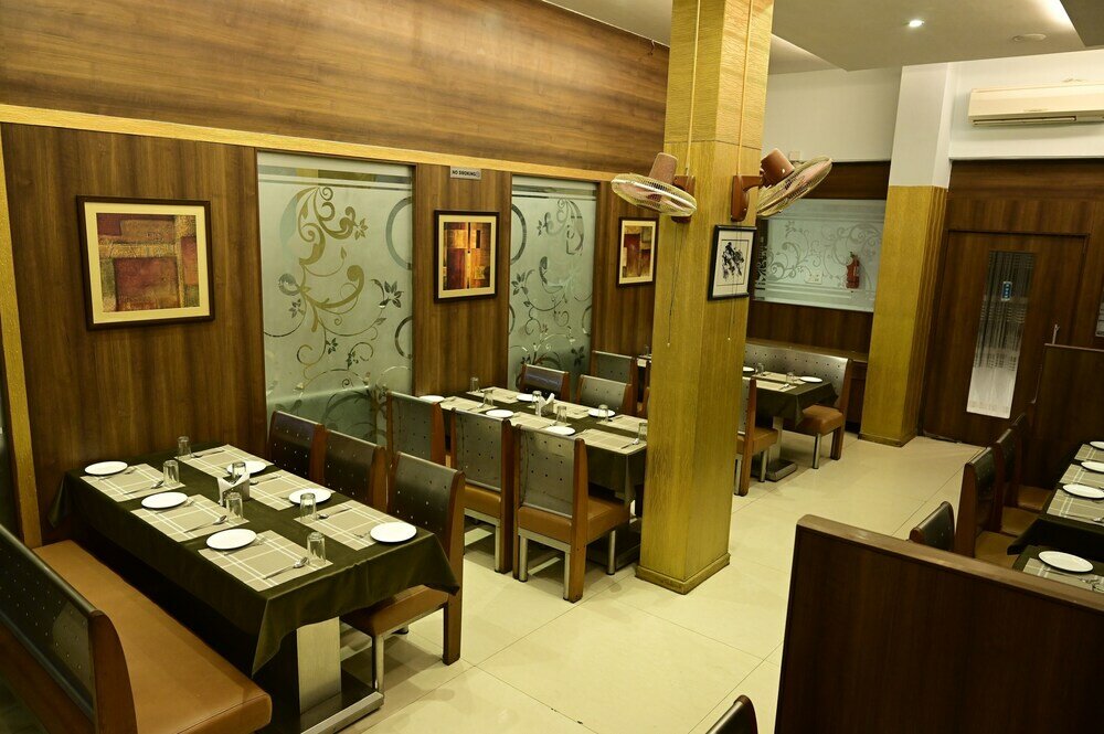 Фото Hotel Galaxy Deluxe