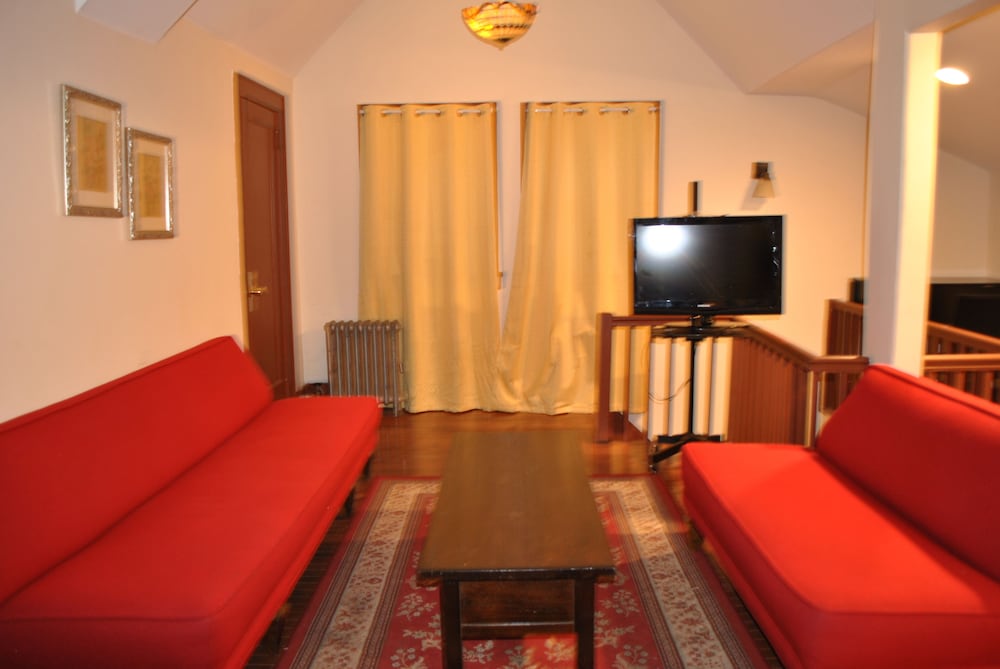 Фото Newark Hansbury Multi Level House