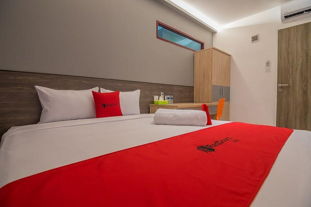 Фото RedDoorz near Taman Rejomulyo