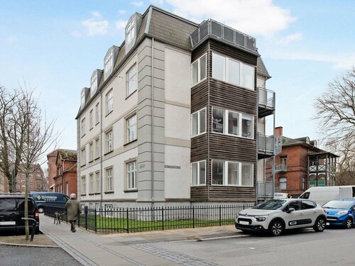 Гостиница Sanders Constantin - Chic 2-bdr Apt w Balcony в Столичной области