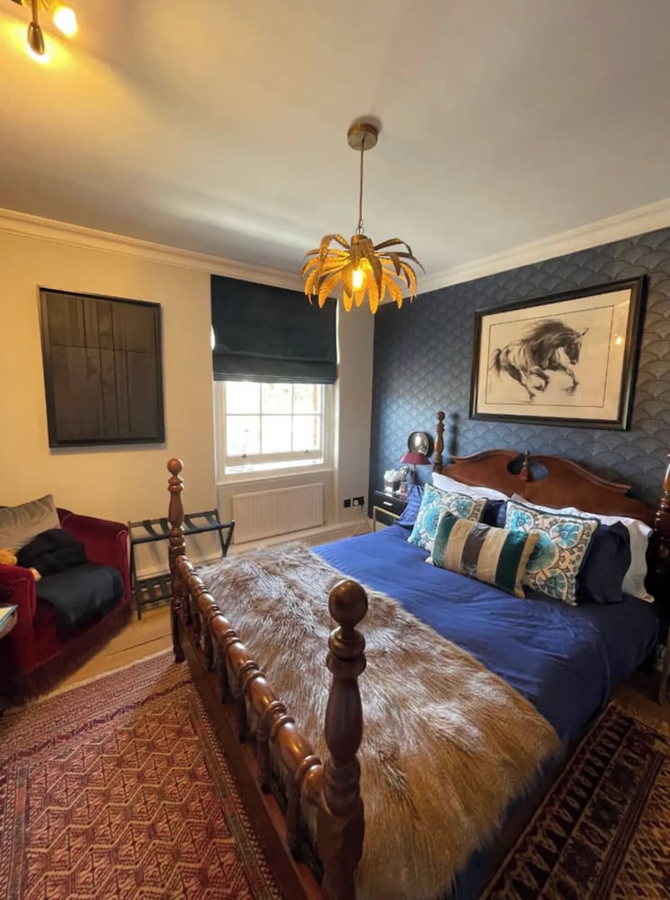 Фото Vibrant & Art-filled 2bd Haven - Victoria