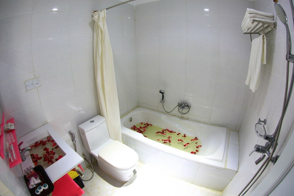 Фото The Floral Breeze Wun Zin Hotel