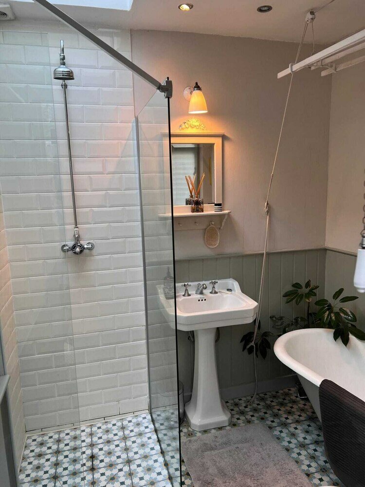 Фото Picturesque 2bd House - Heart of Stepney Green!