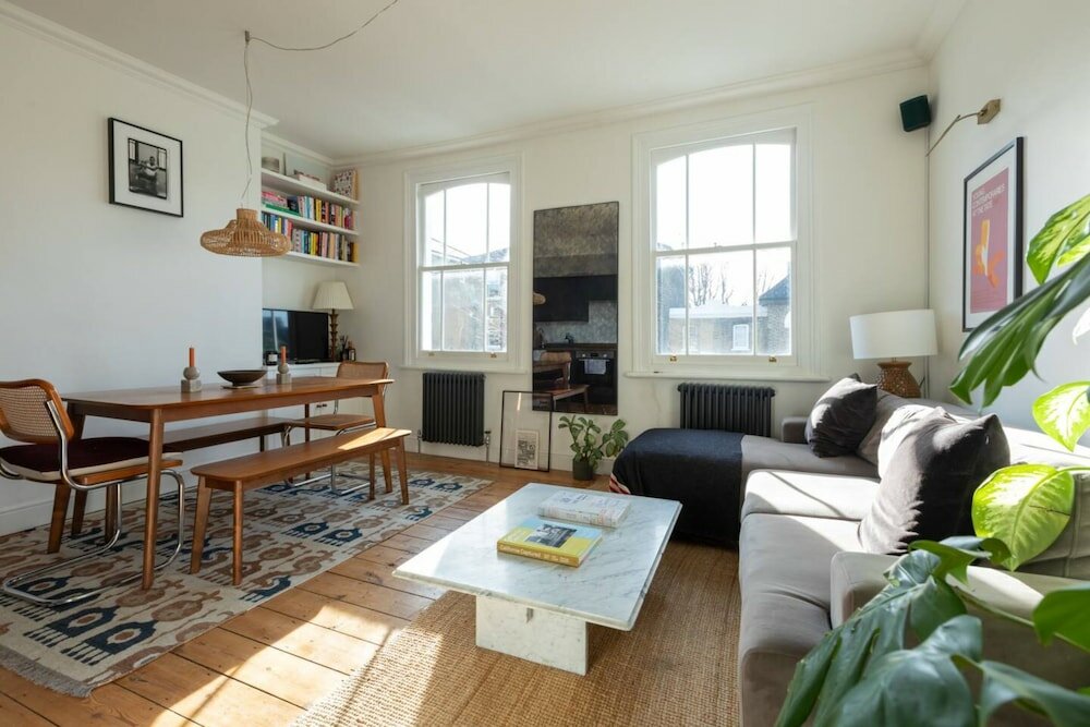 Фото Light and Spacious 1 Bedroom Maisonette - Brockley