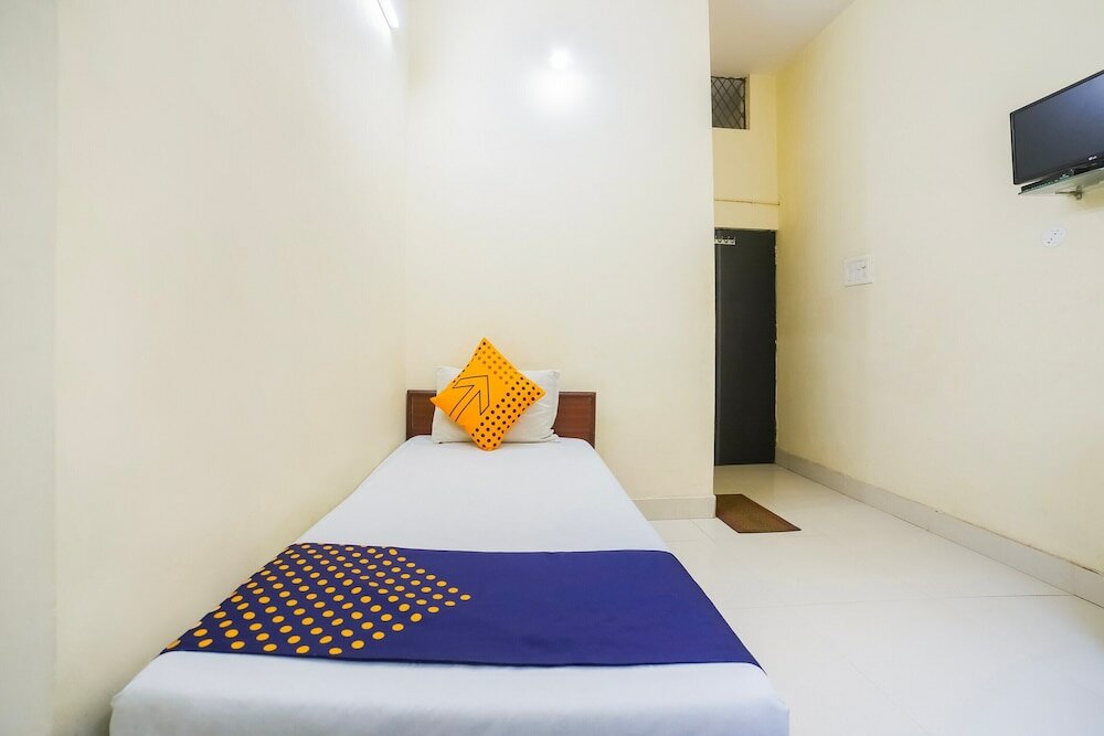 Фото Spot On 45291 Bharat Lodge