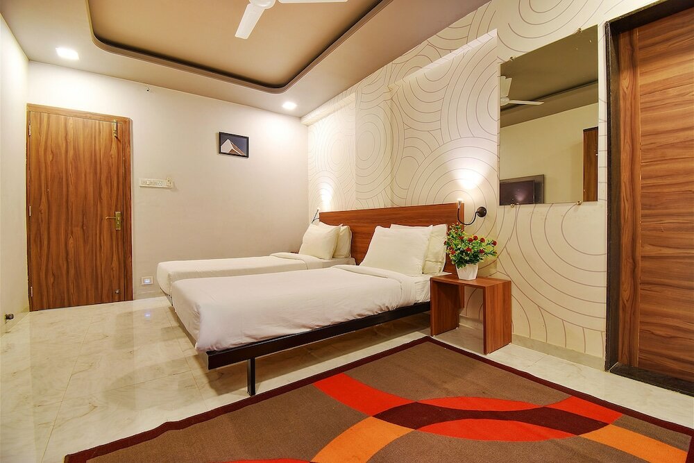 Фото Fabhotel Royal Inn