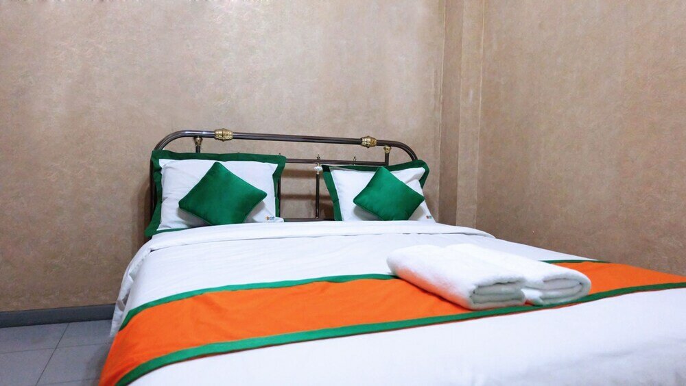 Фото Simply Homy Guest House Unit Bintaran