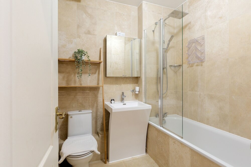 Фото The Bermondsey Collection