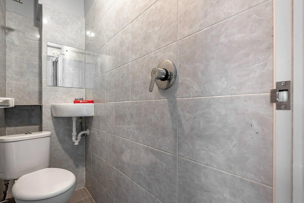 Фото RedDoorz near Tanjung Duren 2