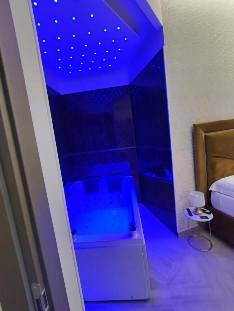 Фото Twin Towers Naples Luxury