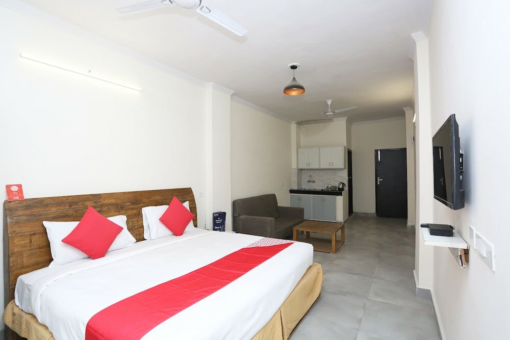 Фото Oyo 28670 Hotel Dev Palace