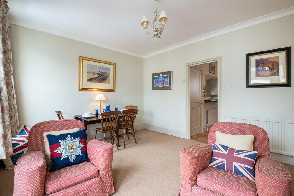 Фото Traditional Fulham Home Close to the River Thames