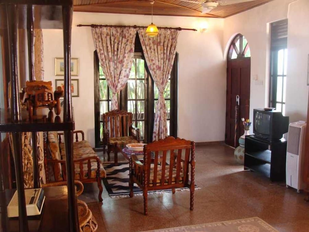 Фото The Icebear Guesthouse