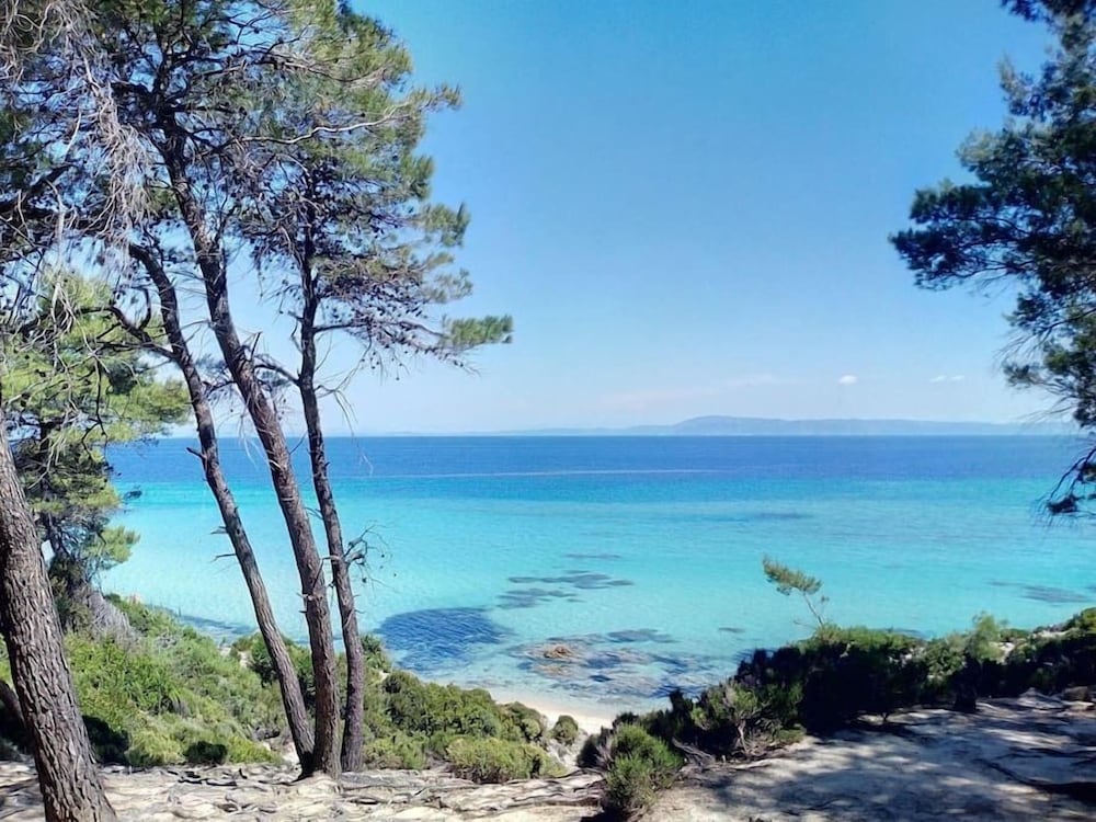 Фото Beachfront house with amazing sea view