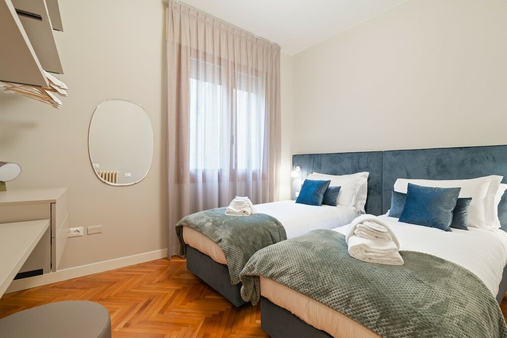 Фото San Fermo Luxury Apartment