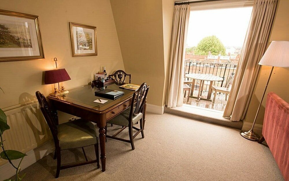 Фото Cranley Hotel London