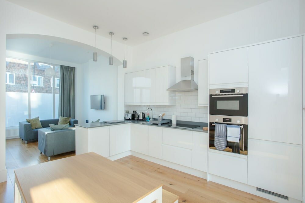 Фото Newly Refurbished Modern 3 Bedroom Apartment in Affluent Fulham